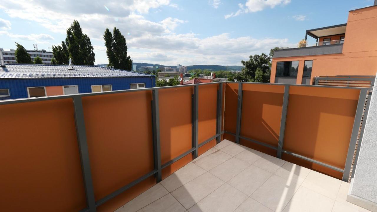 Air-Conditioned, 2 Room Apartment With Terrace Μπρατισλάβα Εξωτερικό φωτογραφία