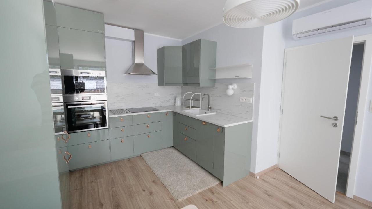 Air-Conditioned, 2 Room Apartment With Terrace Μπρατισλάβα Εξωτερικό φωτογραφία
