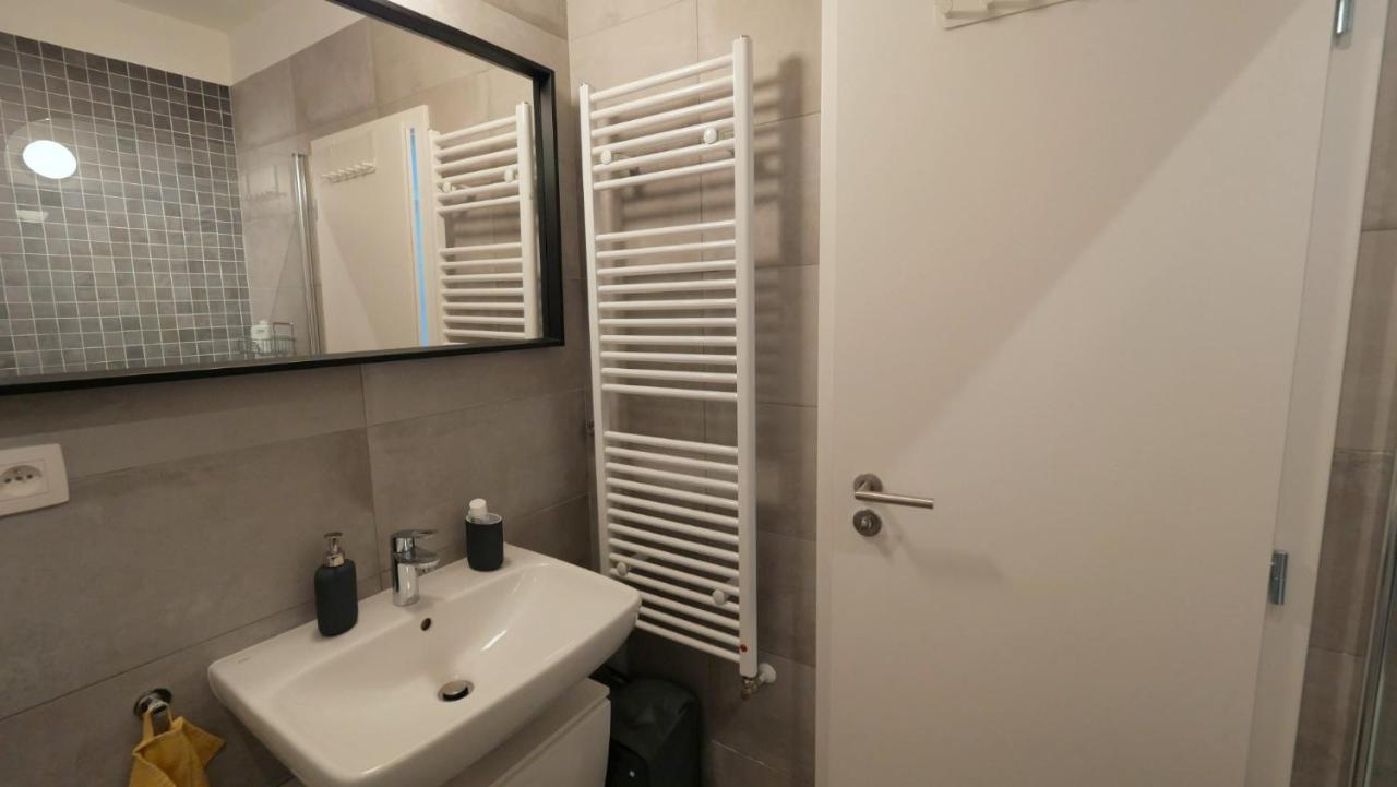 Air-Conditioned, 2 Room Apartment With Terrace Μπρατισλάβα Εξωτερικό φωτογραφία
