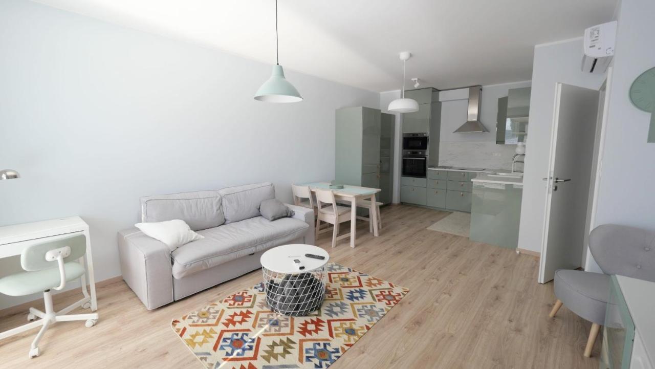 Air-Conditioned, 2 Room Apartment With Terrace Μπρατισλάβα Εξωτερικό φωτογραφία