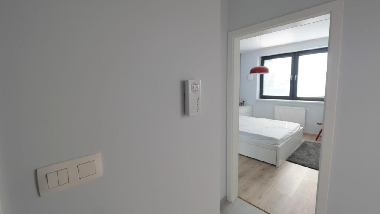 Air-Conditioned, 2 Room Apartment With Terrace Μπρατισλάβα Εξωτερικό φωτογραφία