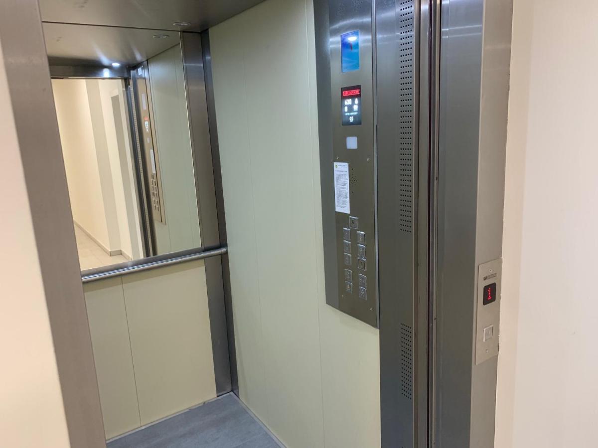 Air-Conditioned, 2 Room Apartment With Terrace Μπρατισλάβα Εξωτερικό φωτογραφία