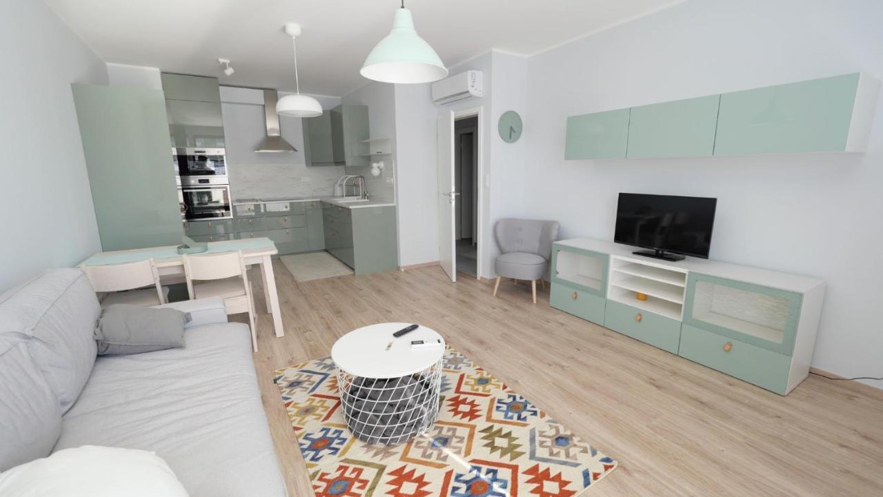 Air-Conditioned, 2 Room Apartment With Terrace Μπρατισλάβα Εξωτερικό φωτογραφία