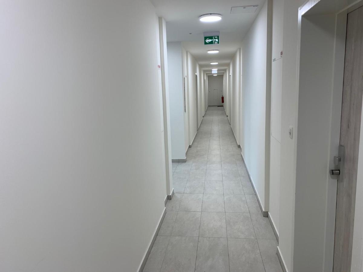 Air-Conditioned, 2 Room Apartment With Terrace Μπρατισλάβα Εξωτερικό φωτογραφία