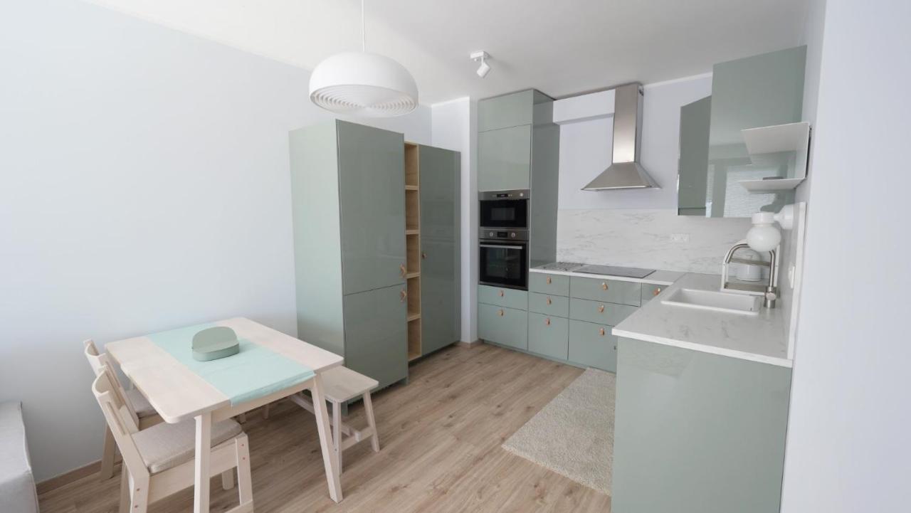 Air-Conditioned, 2 Room Apartment With Terrace Μπρατισλάβα Εξωτερικό φωτογραφία