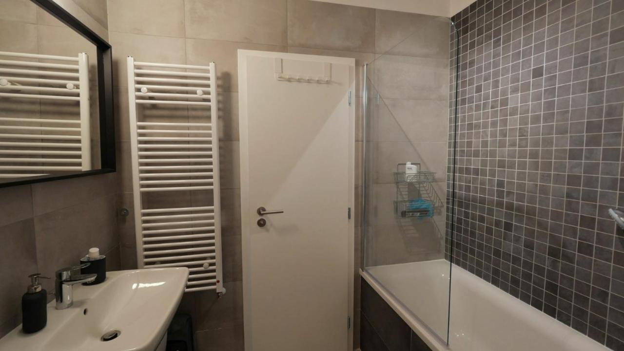 Air-Conditioned, 2 Room Apartment With Terrace Μπρατισλάβα Εξωτερικό φωτογραφία
